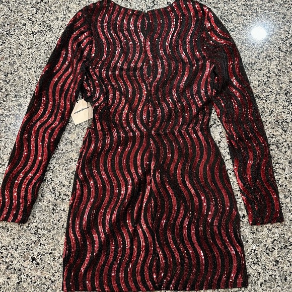NWT SUPERDOWN Kim Deep V Mini Dress in Black & Red Sequined BODYCON Size Med - Picture 8 of 15